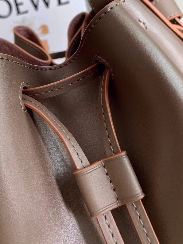 L0ew* medium balloon bucket bag in taupe calfskin
