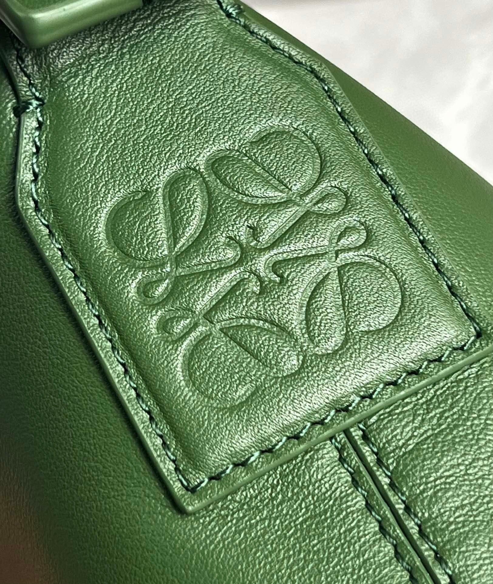L0ew* cubi small bag in green calfskin and jacquard