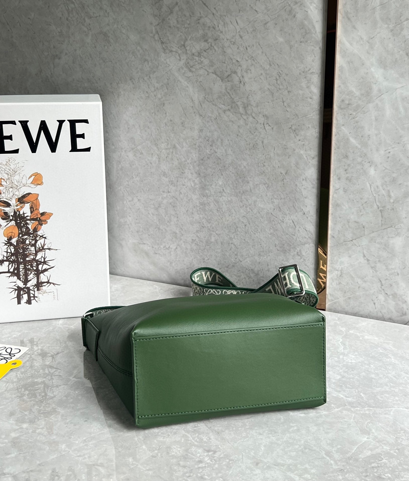 L0ew* cubi small bag in green calfskin and jacquard
