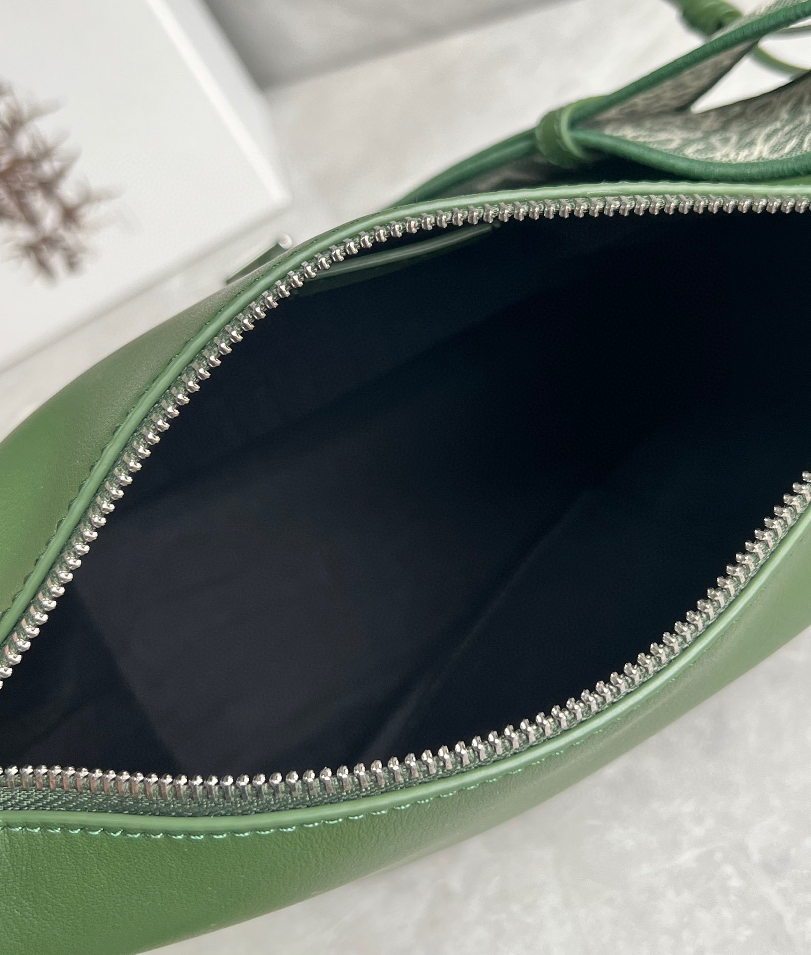 L0ew* cubi small bag in green calfskin and jacquard