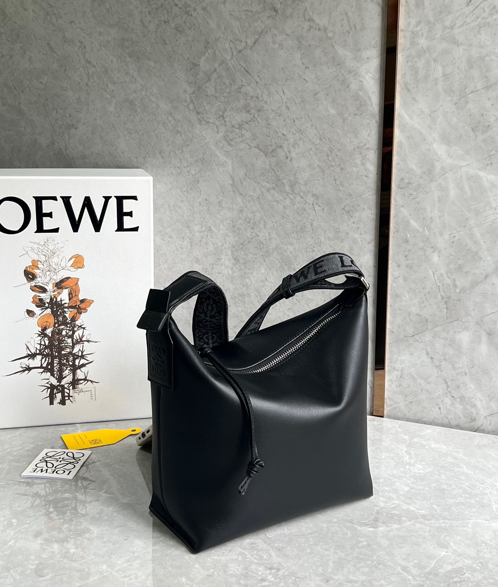 L0ew* cubi small bag in black calfskin and jacquard