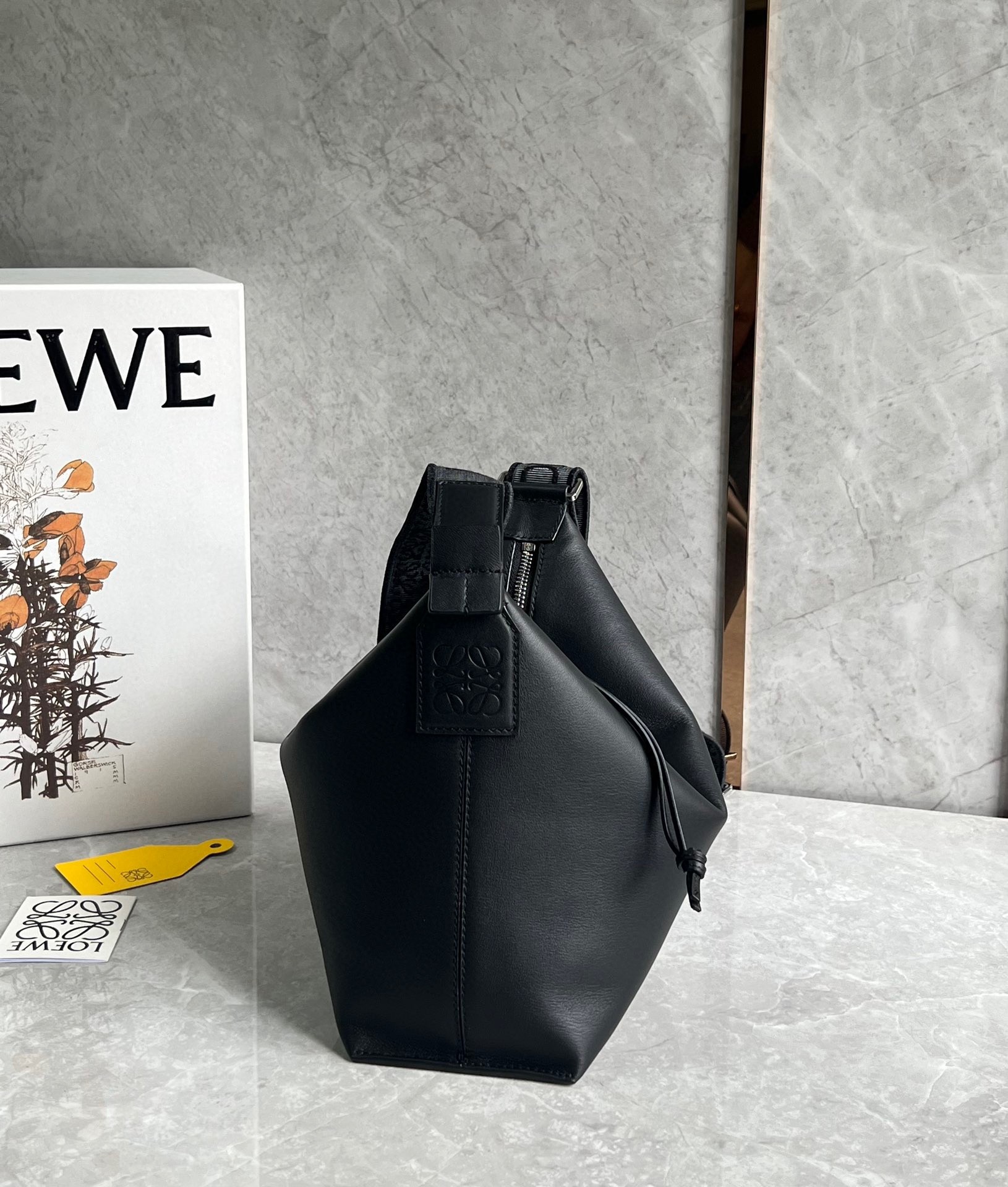 L0ew* cubi small bag in black calfskin and jacquard