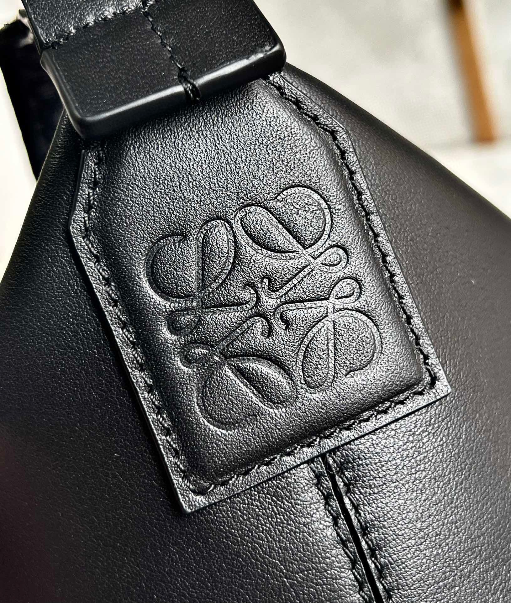 L0ew* cubi small bag in black calfskin and jacquard