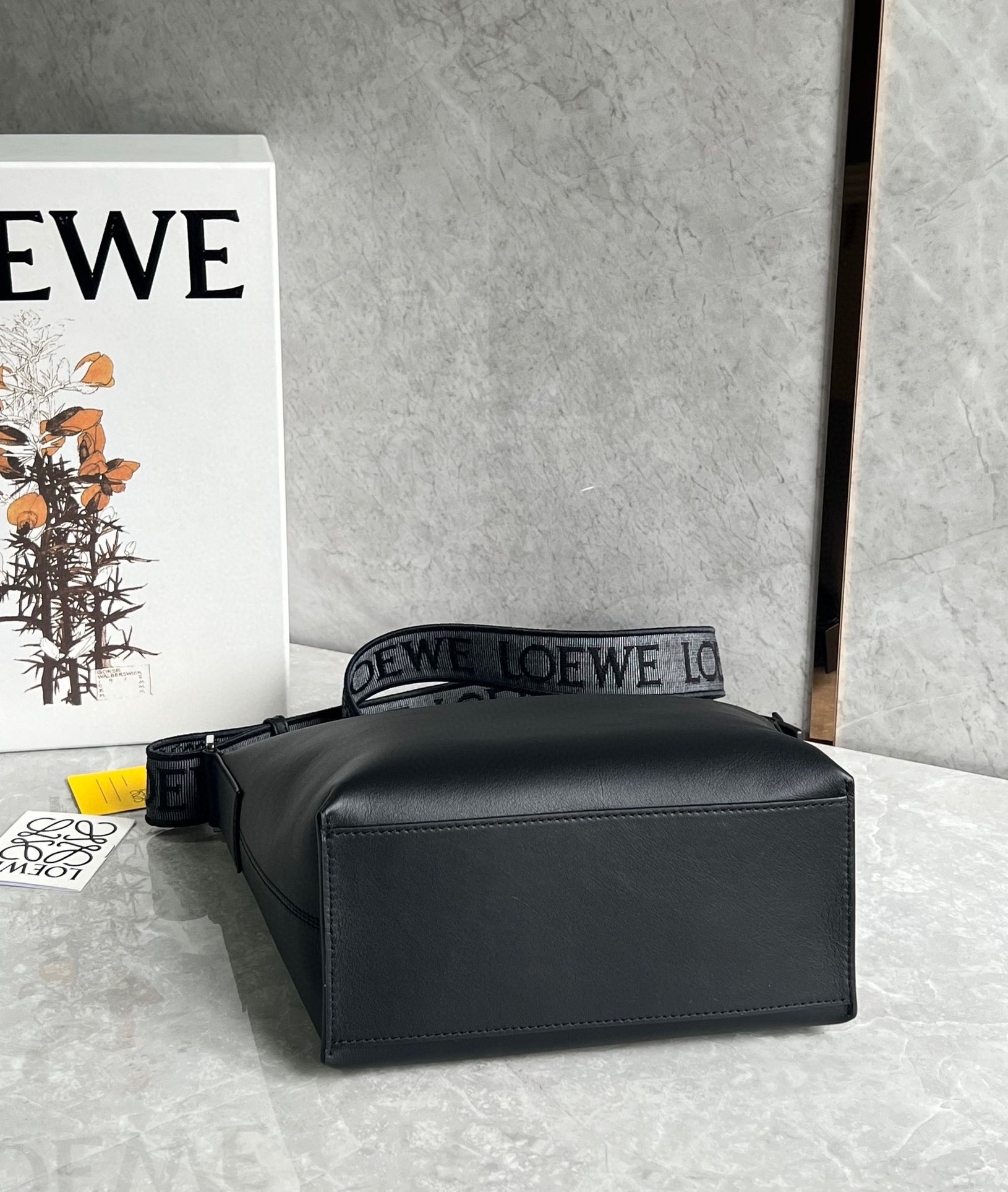 L0ew* cubi small bag in black calfskin and jacquard