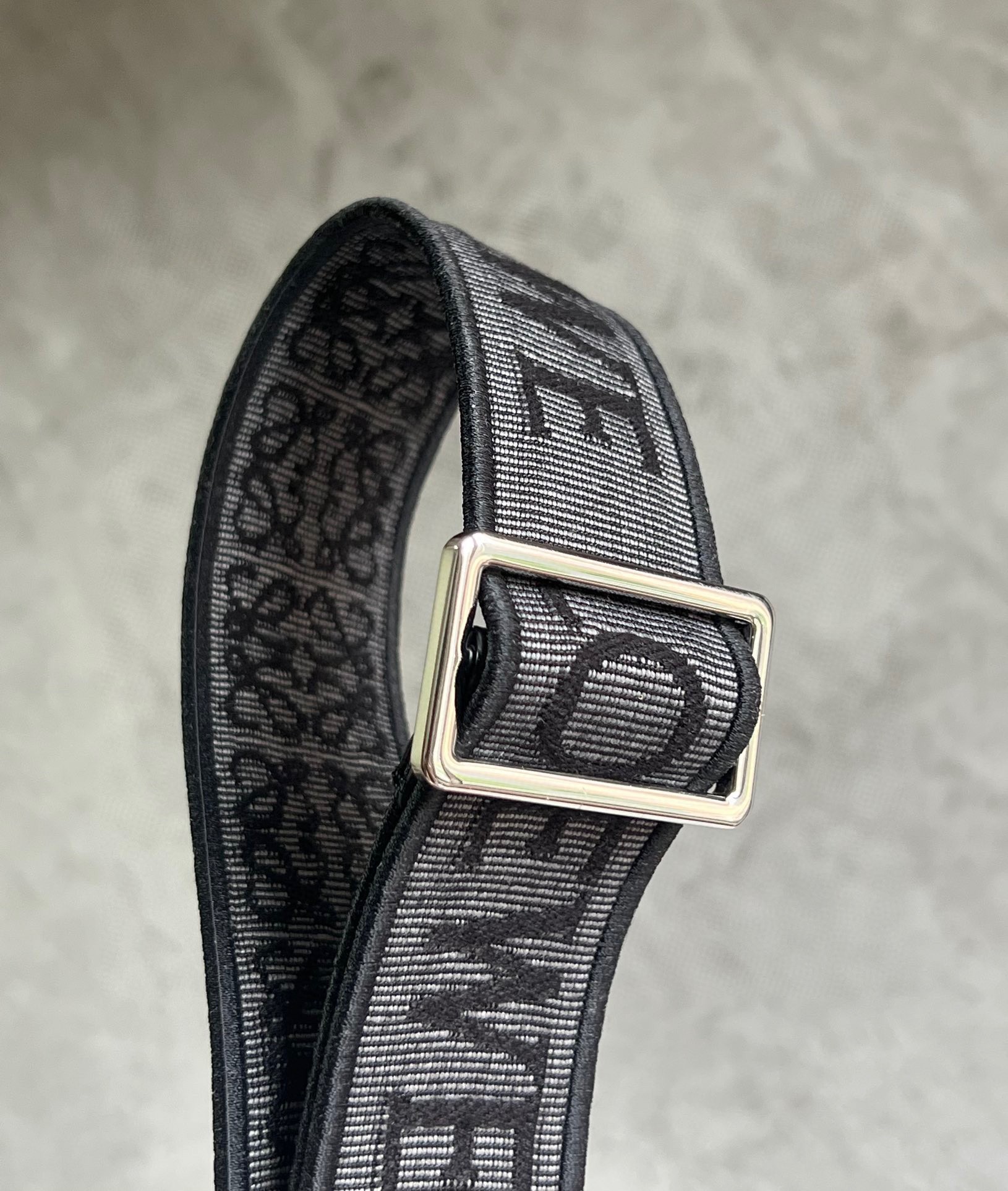L0ew* cubi small bag in black calfskin and jacquard