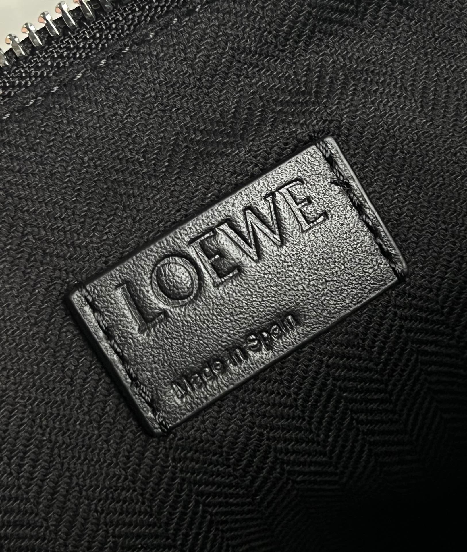 L0ew* cubi small bag in black calfskin and jacquard