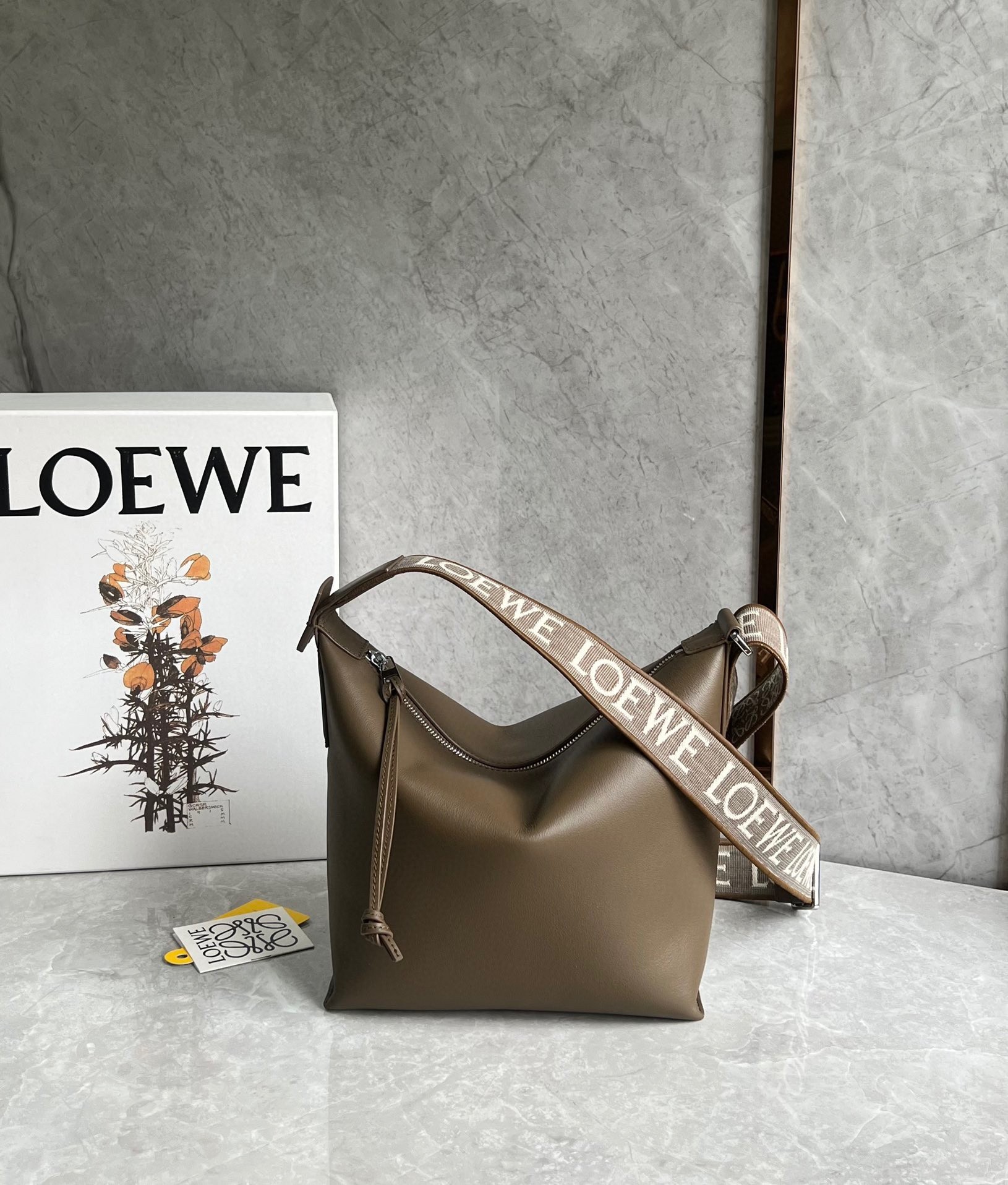L0ew* cubi small bag in winter brown calfskin and jacquard
