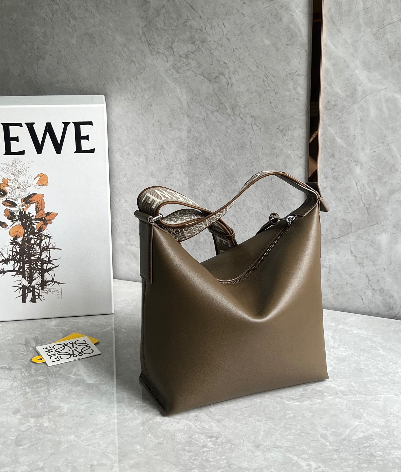 L0ew* cubi small bag in winter brown calfskin and jacquard