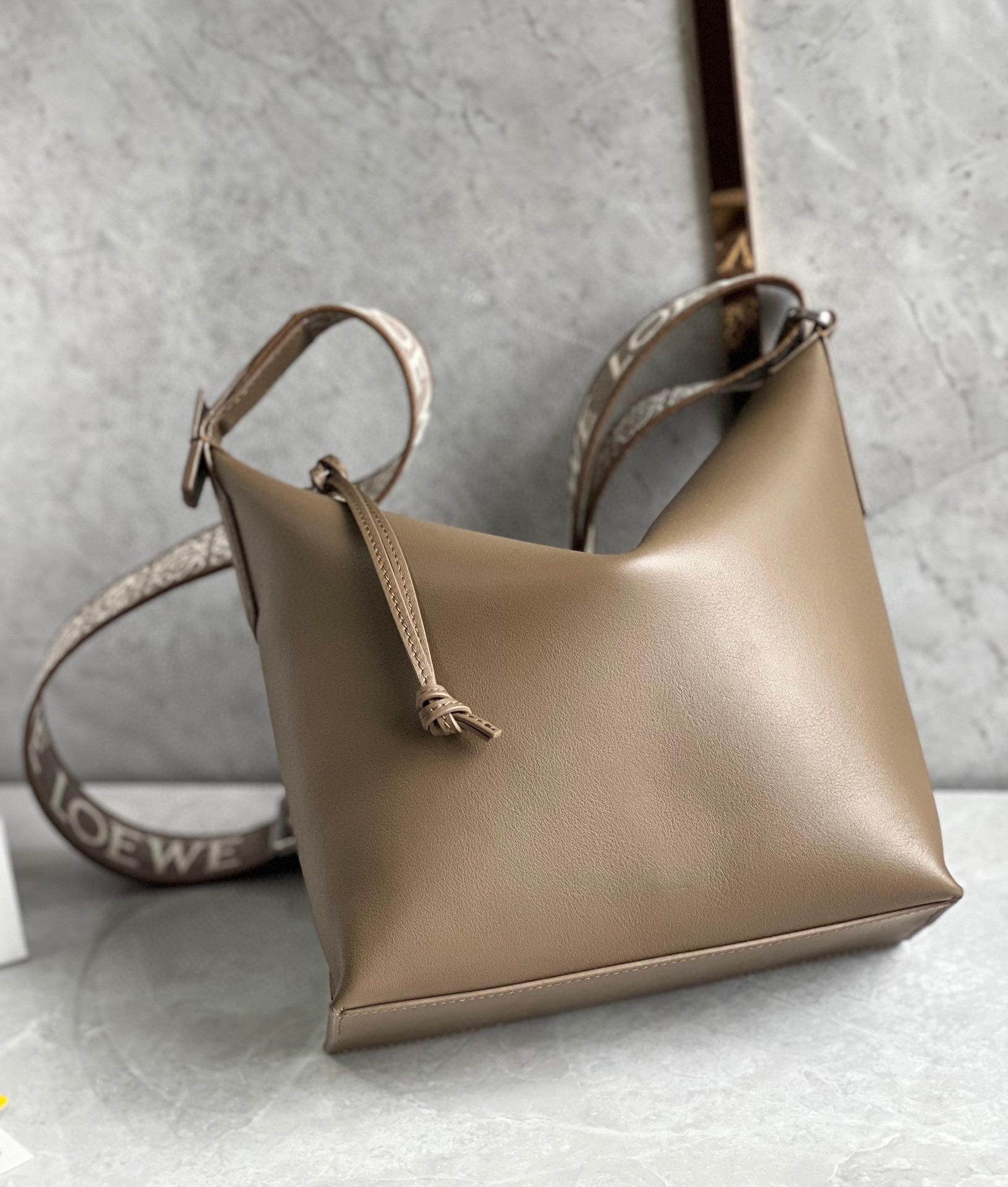 L0ew* cubi small bag in winter brown calfskin and jacquard