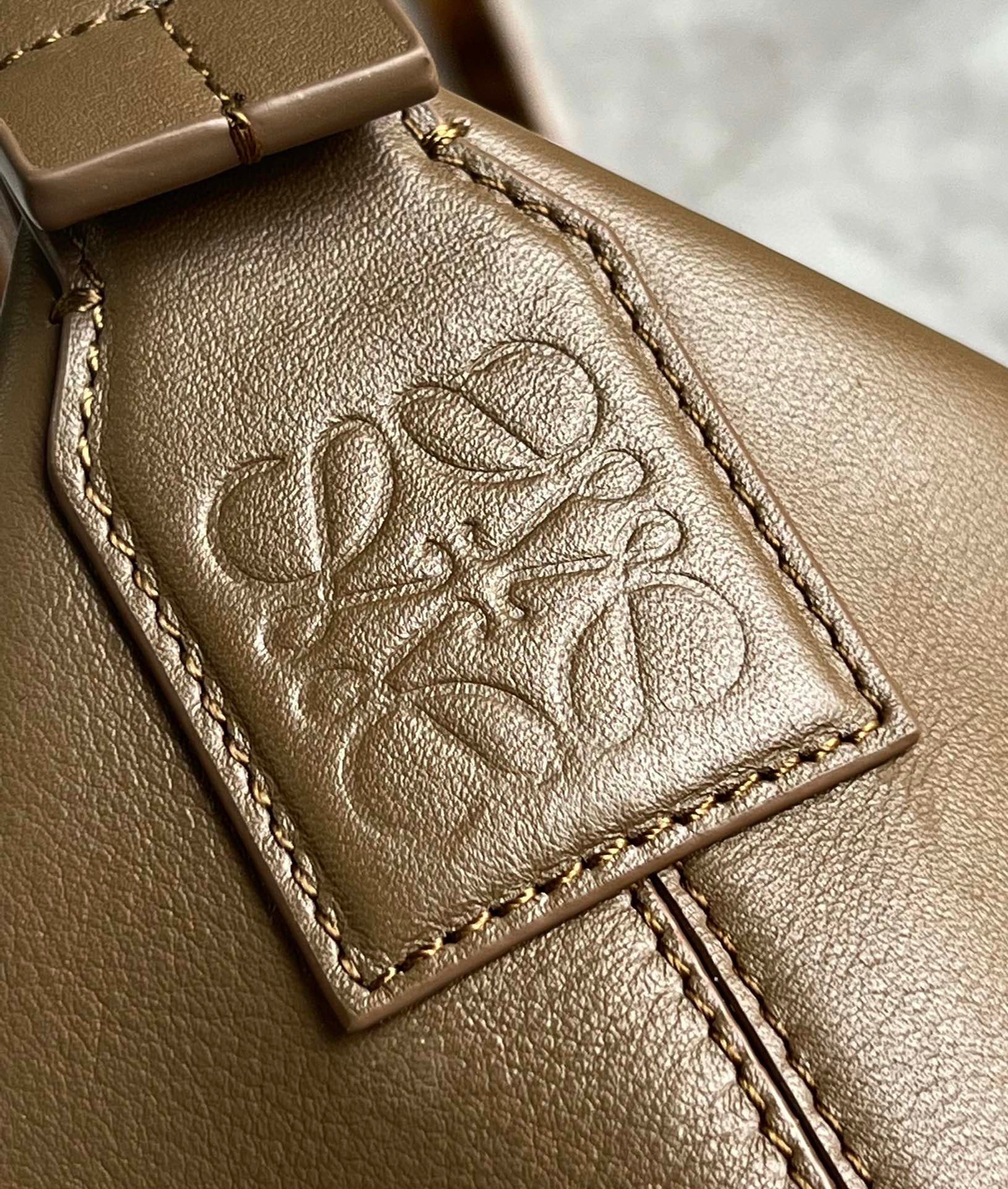 L0ew* cubi small bag in winter brown calfskin and jacquard
