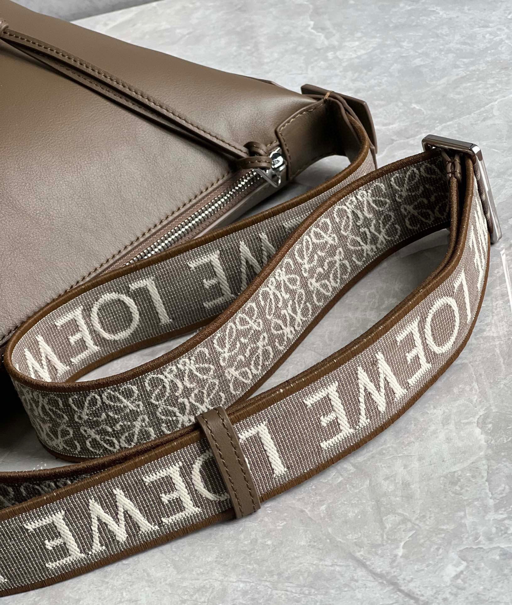 L0ew* cubi small bag in winter brown calfskin and jacquard