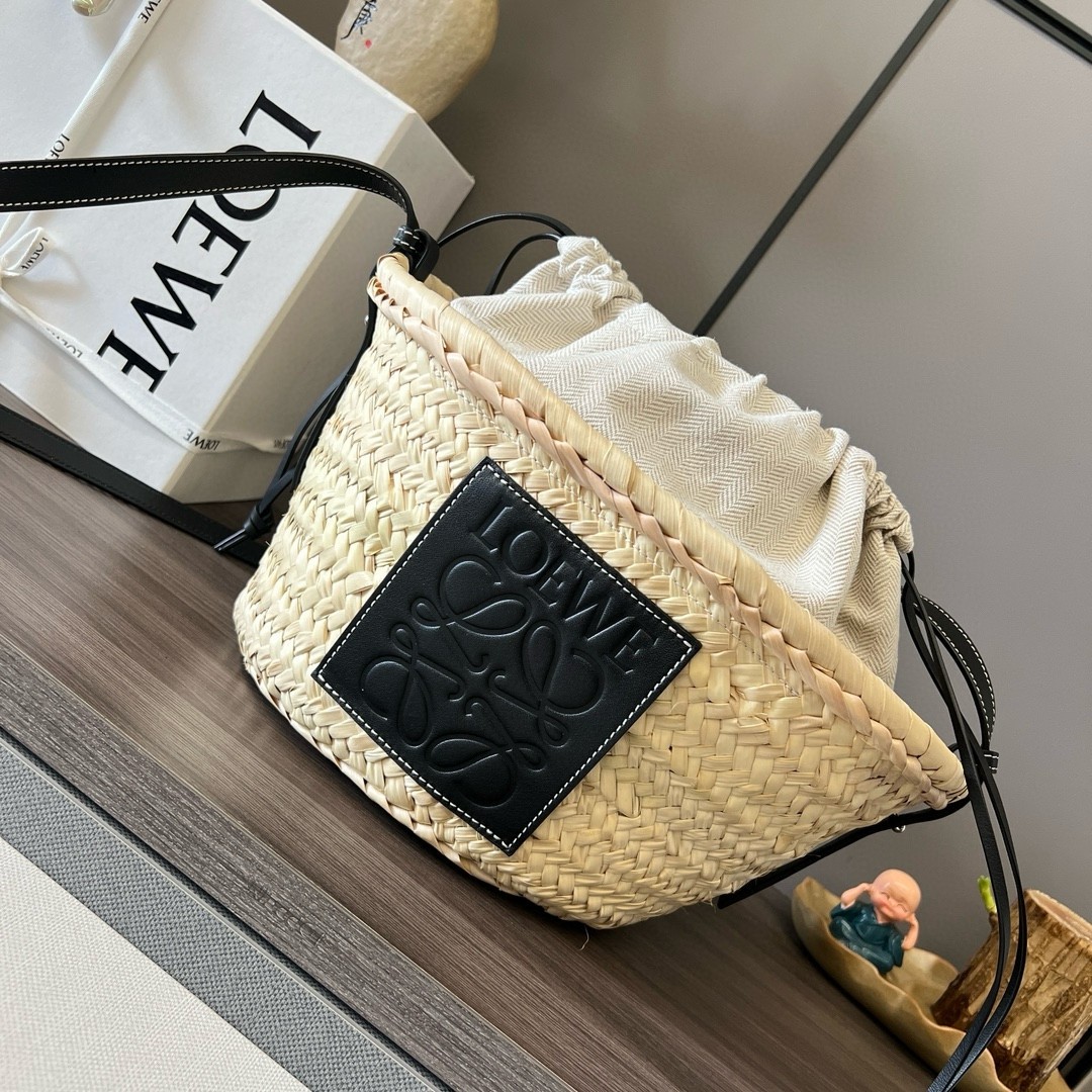 L0ew* drawstring bucket bag in palm leaf and black calfskin