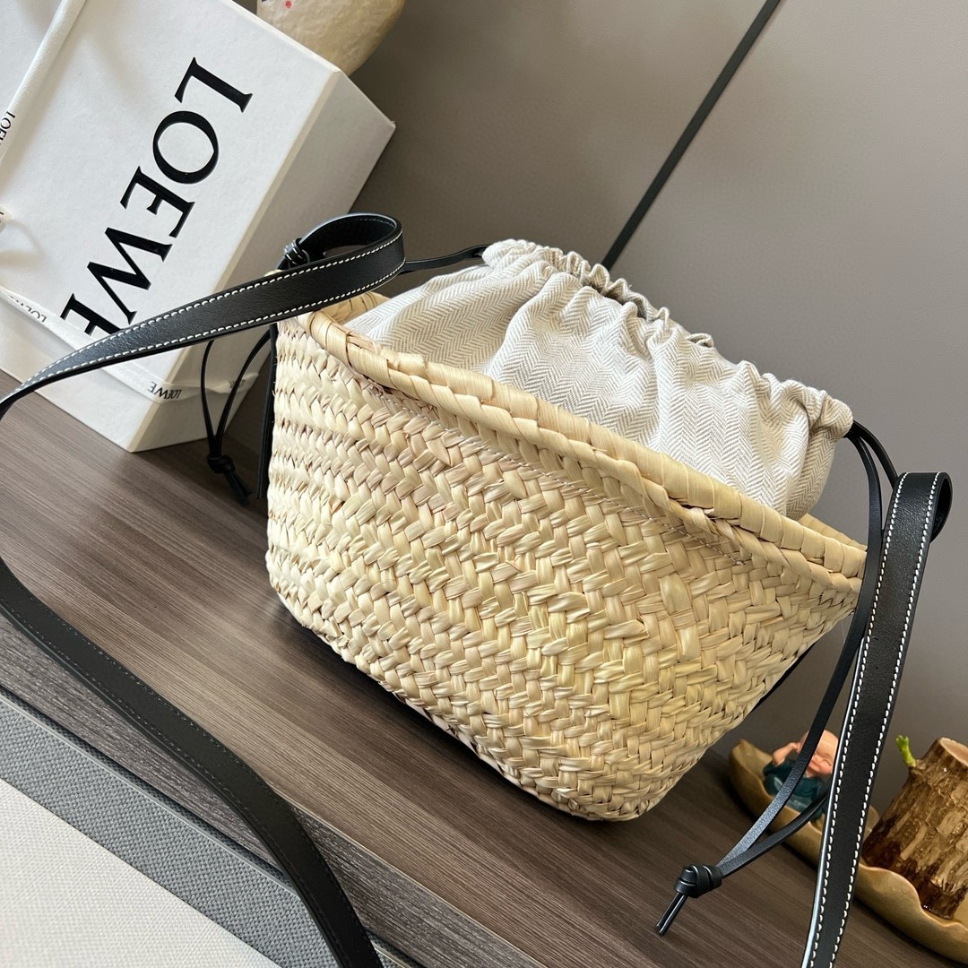 L0ew* drawstring bucket bag in palm leaf and black calfskin