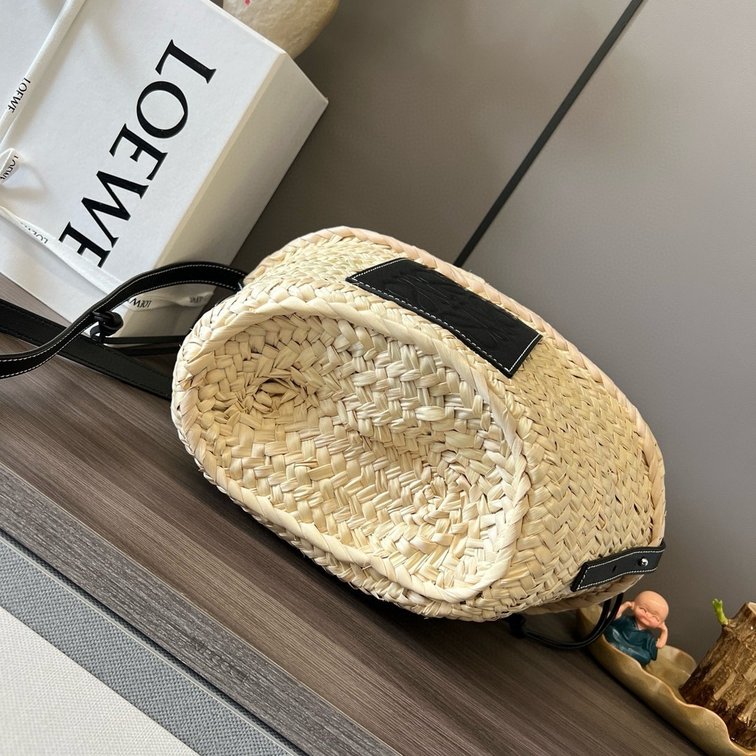 L0ew* drawstring bucket bag in palm leaf and black calfskin
