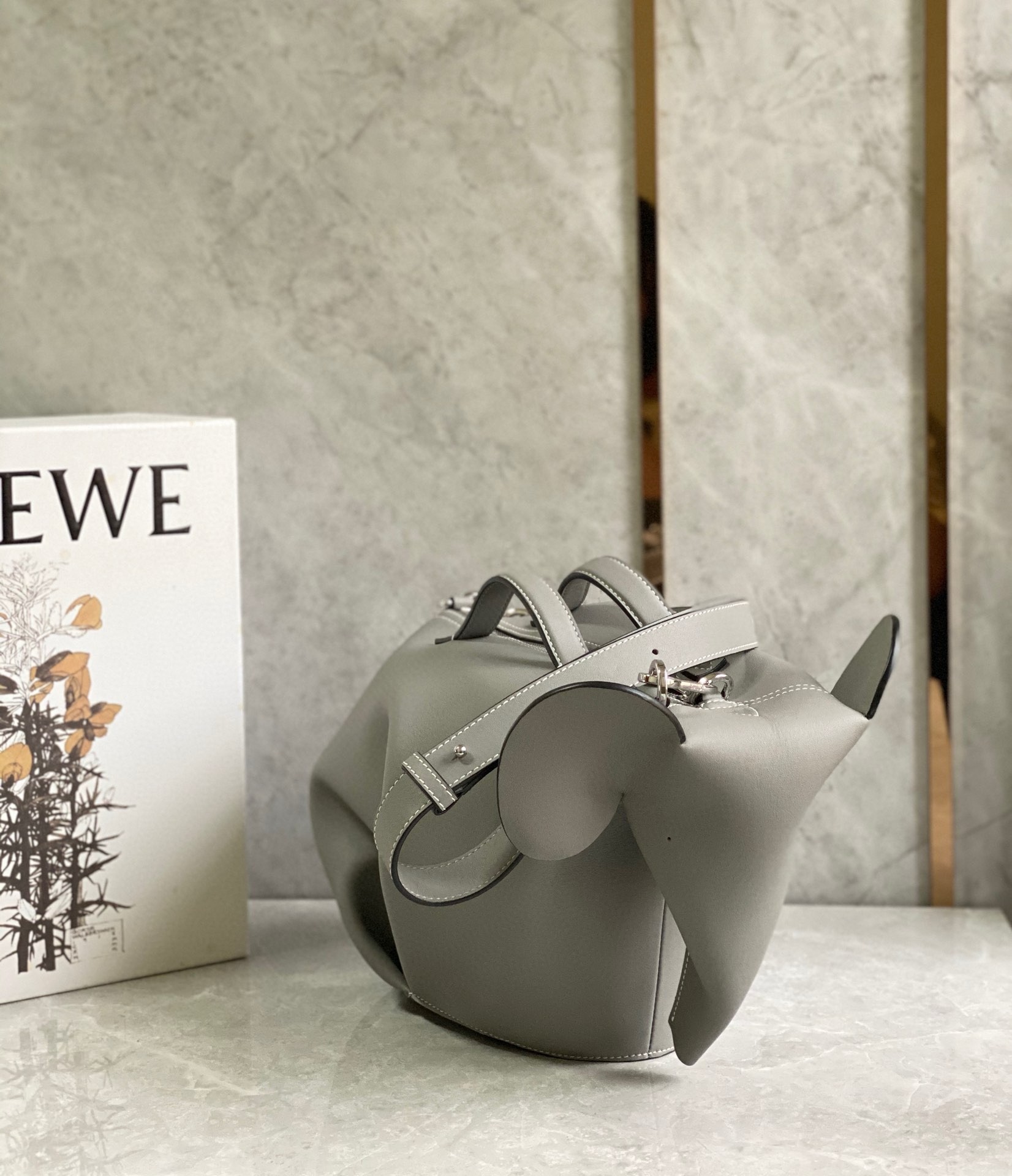 L0ew* large elephant bag in grey calfskin