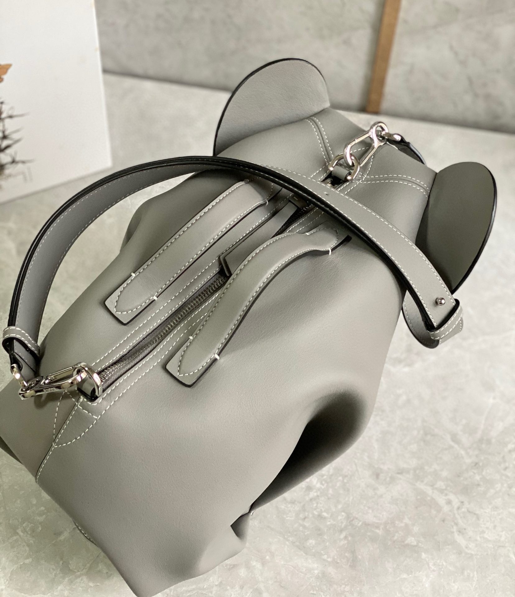 L0ew* large elephant bag in grey calfskin