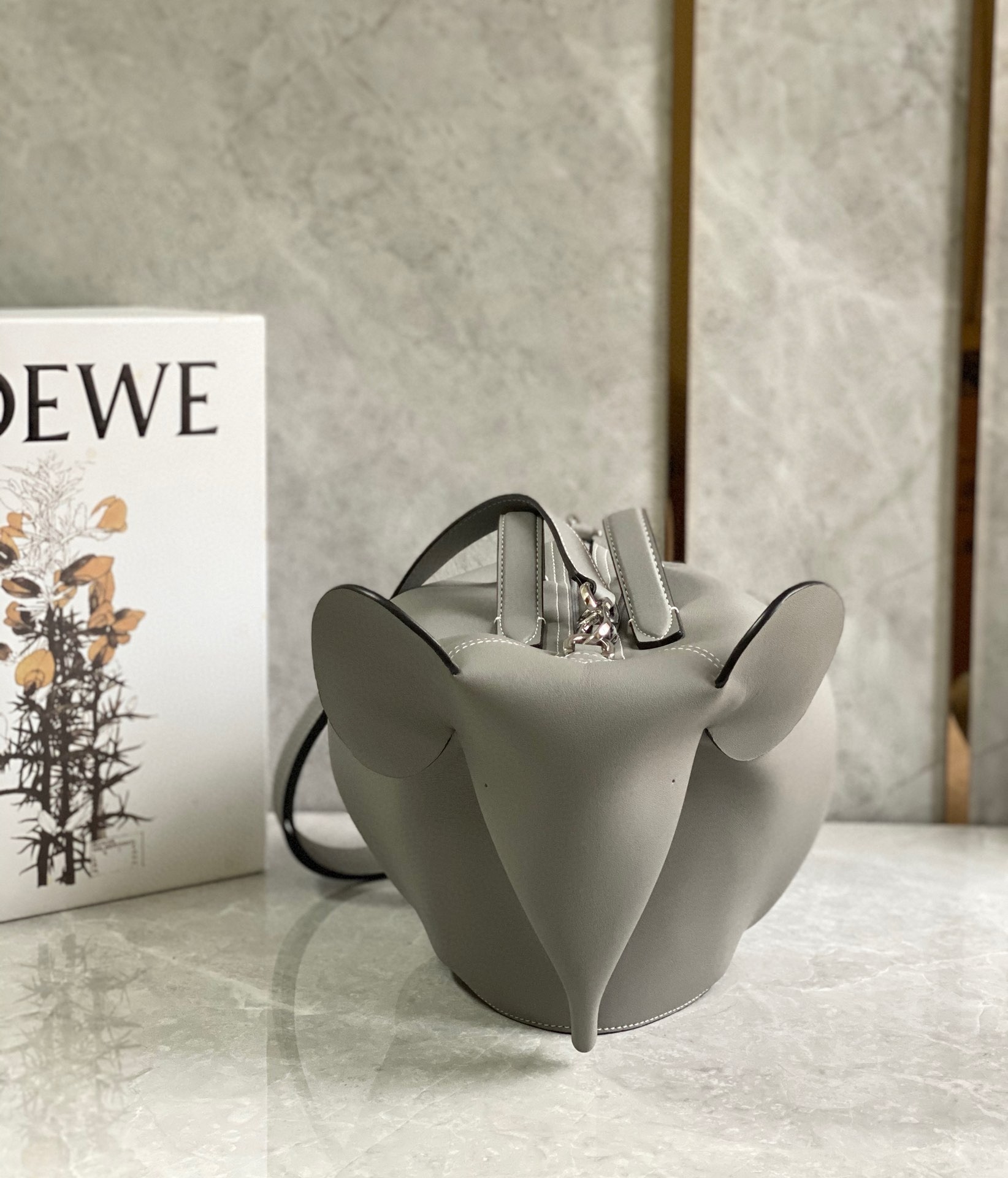 L0ew* large elephant bag in grey calfskin