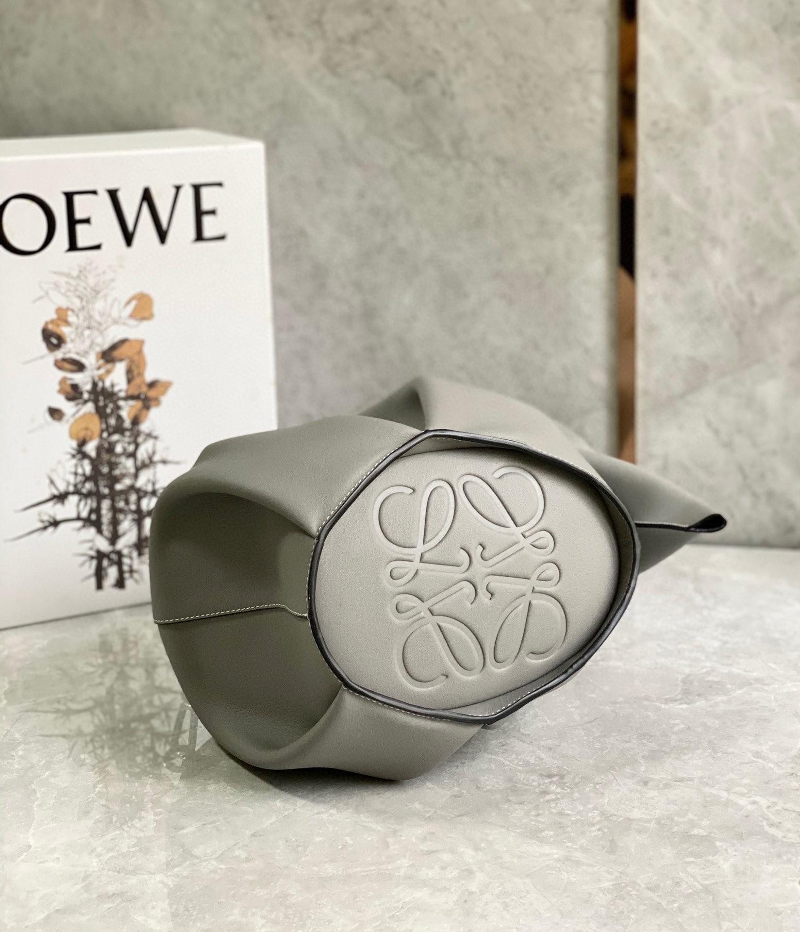 L0ew* large elephant bag in grey calfskin