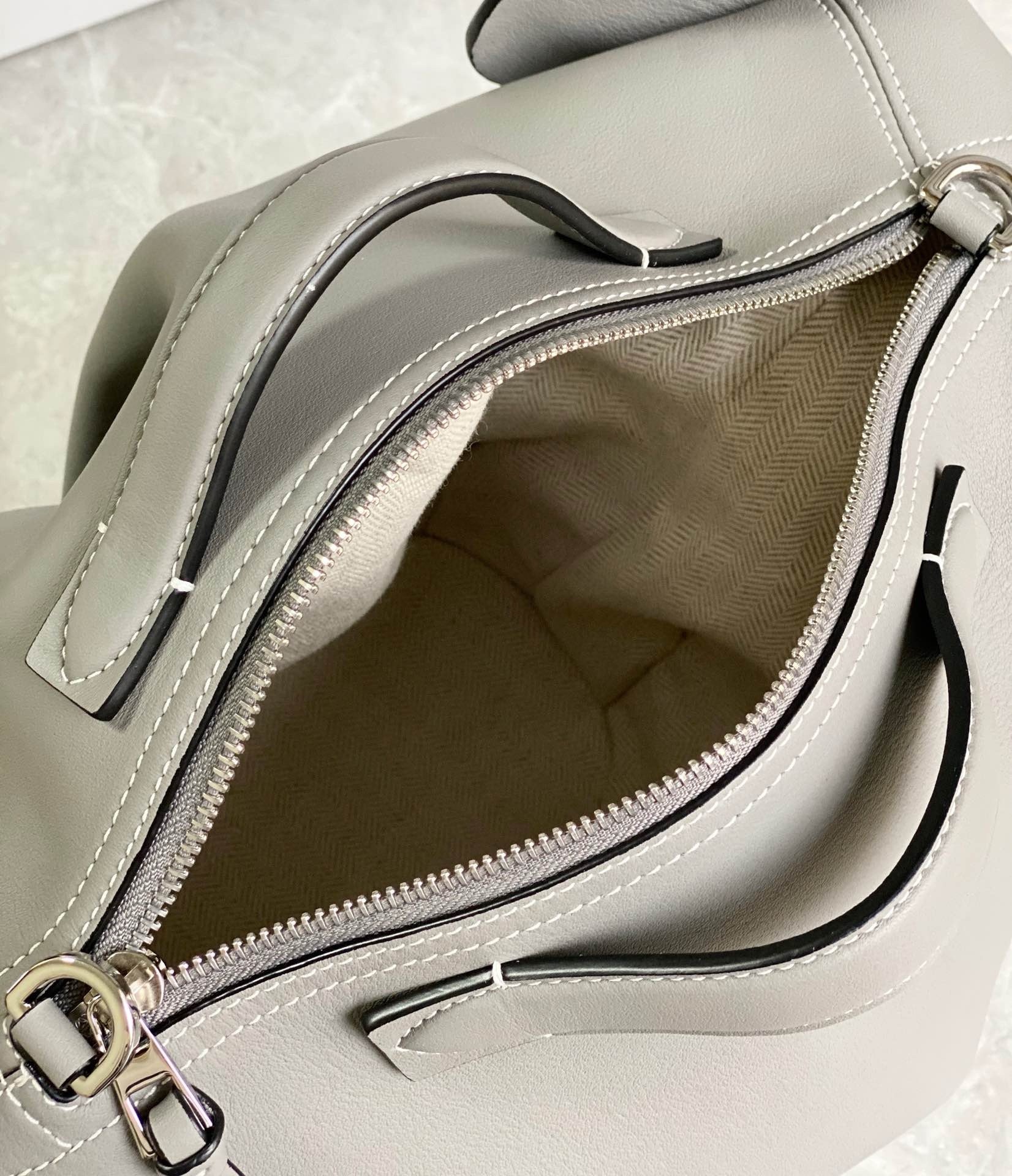 L0ew* large elephant bag in grey calfskin