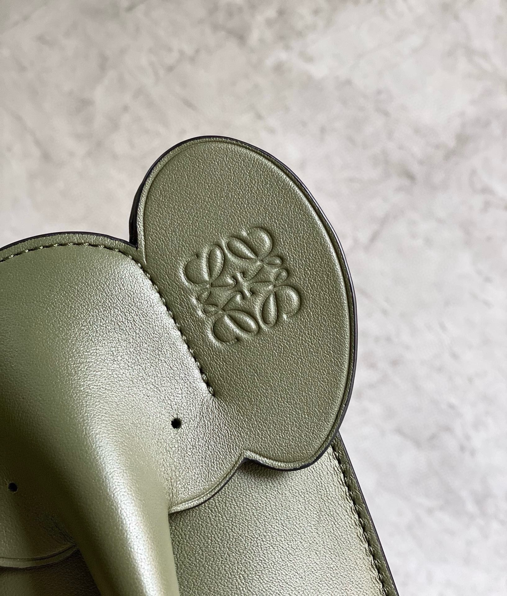 L0ew* elephant pocket in green calfskin