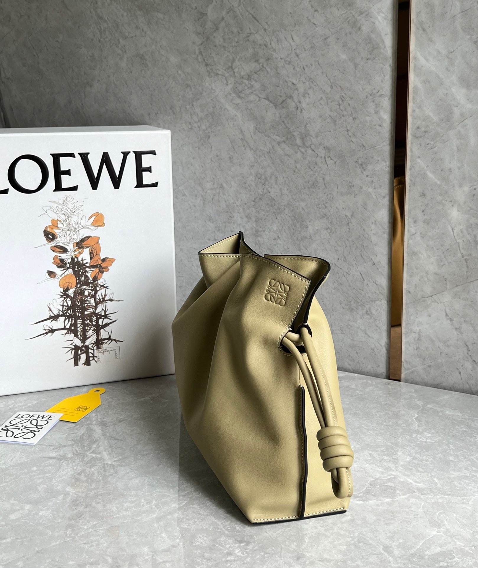 L0ew* flamenco clutch bag in clay green calfskin