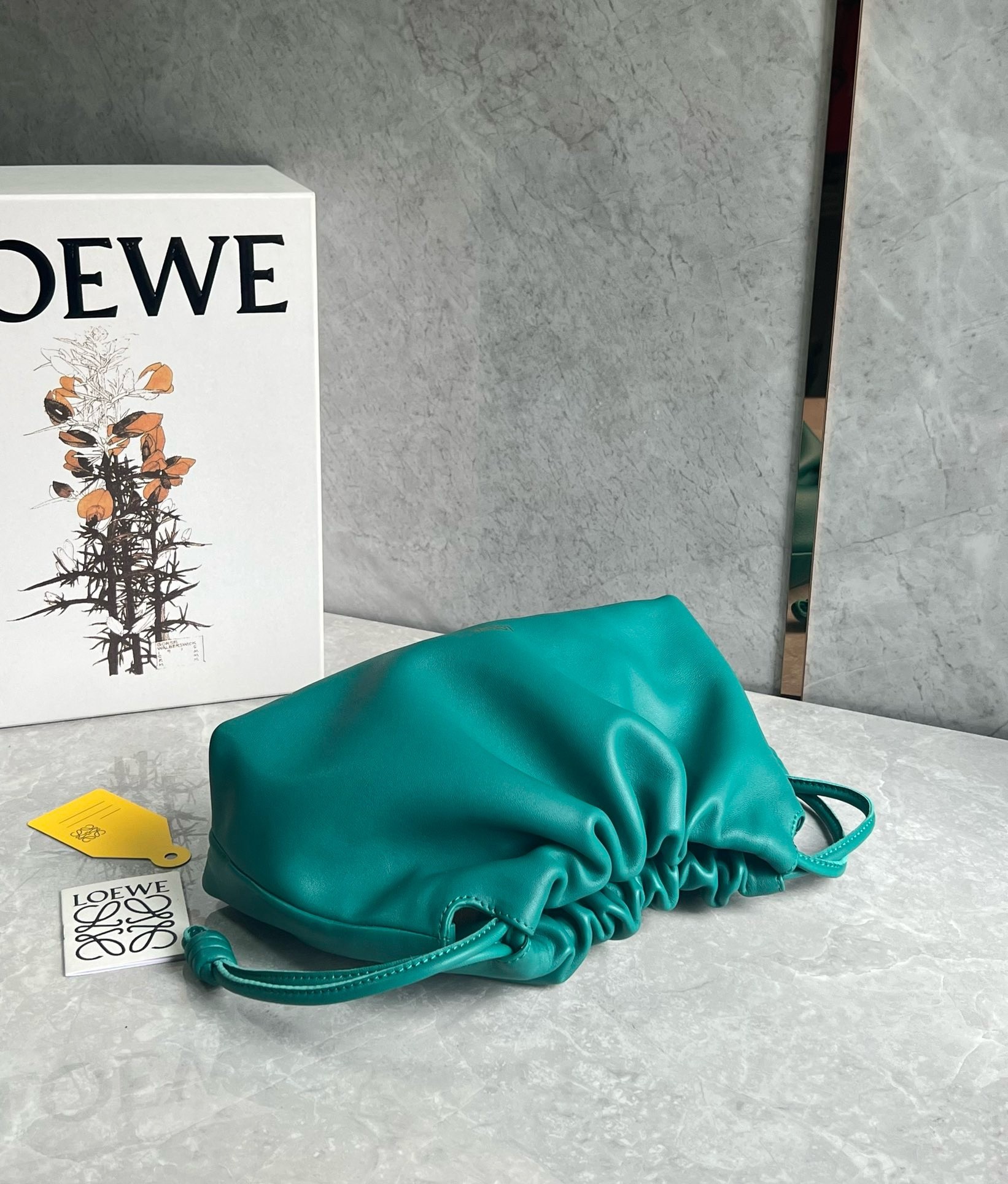 L0ew* flamenco purse in emerald green nappa lambskin