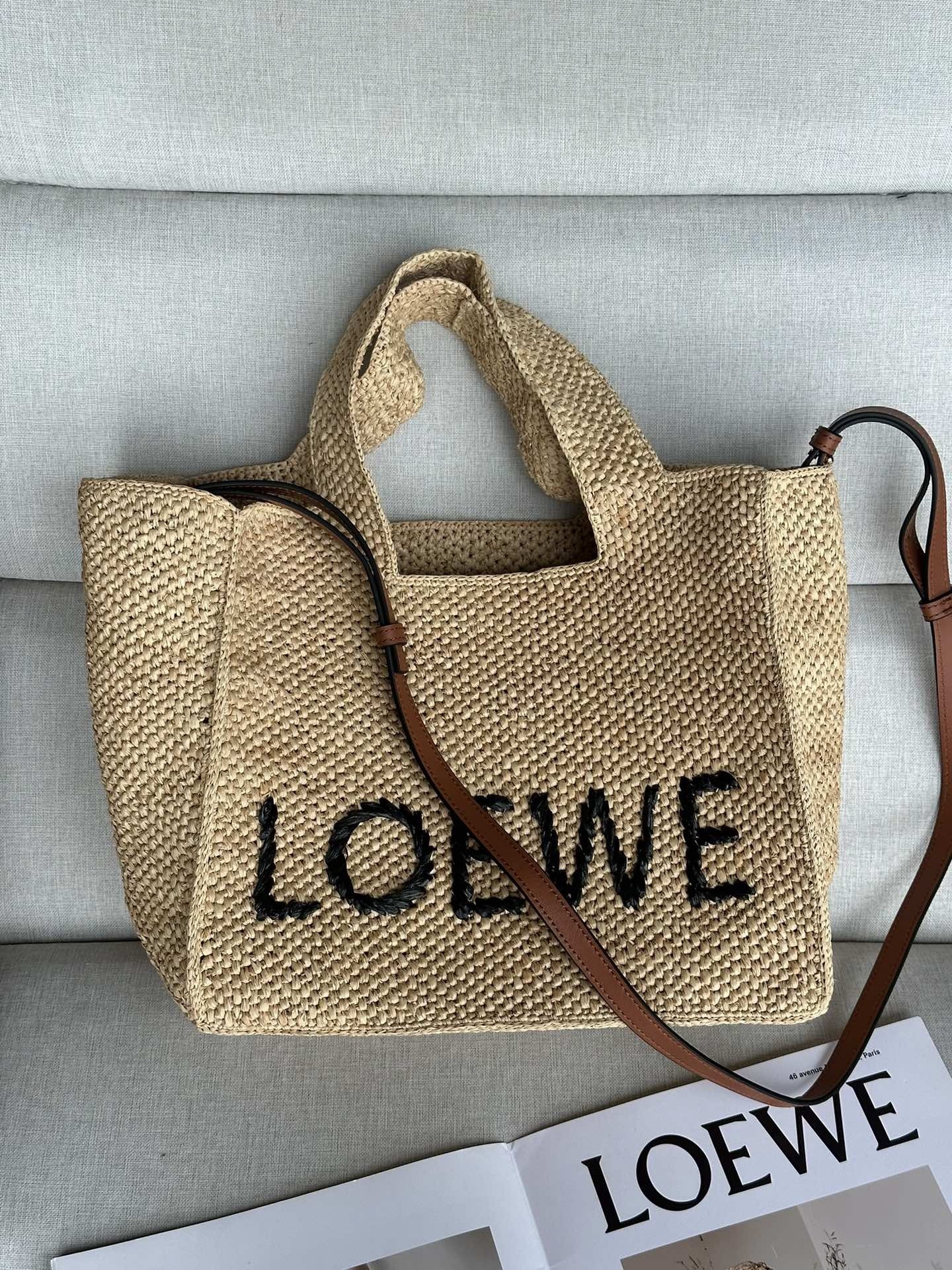 L0ew* small L0ew* font tote in natural raffia