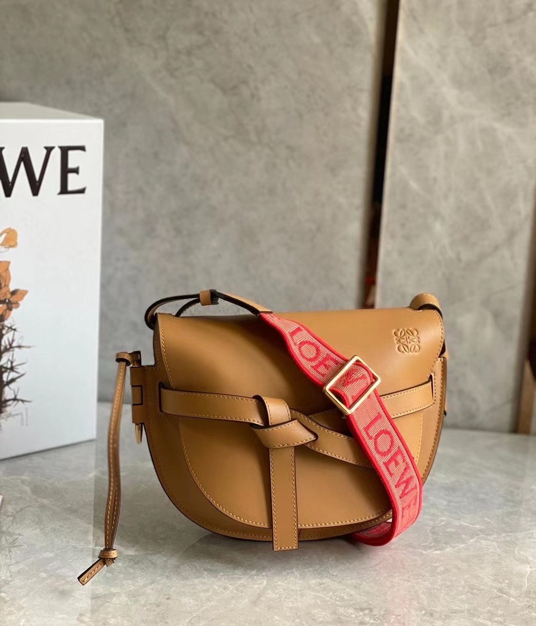 L0ew* small gate bag in brown calfskin and jacquard