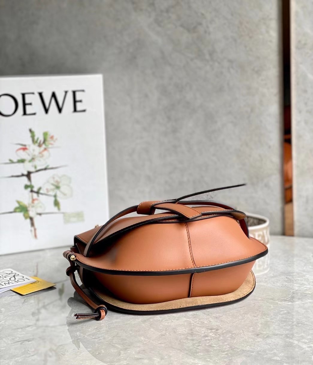 L0ew* small gate bag in tan calfskin and jacquard