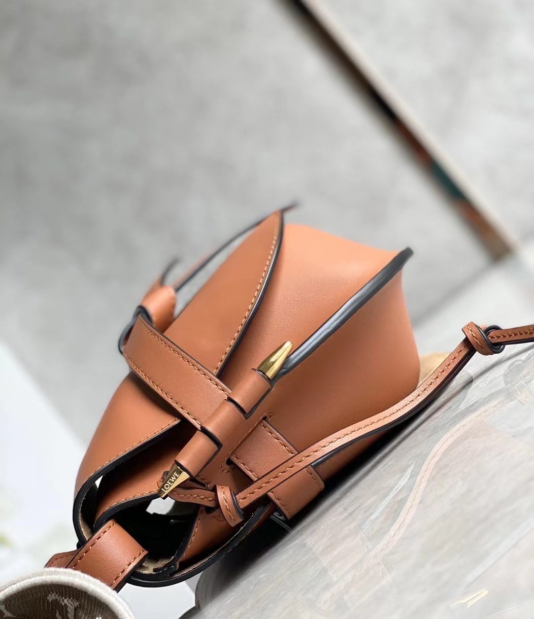 L0ew* small gate bag in tan calfskin and jacquard