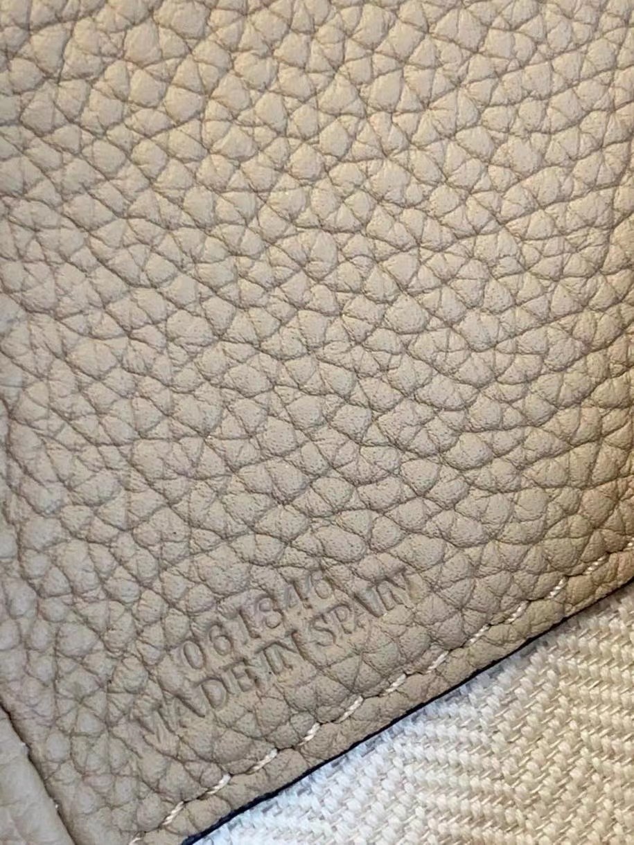 L0ew* mini hammock drawstring bag in sand leather