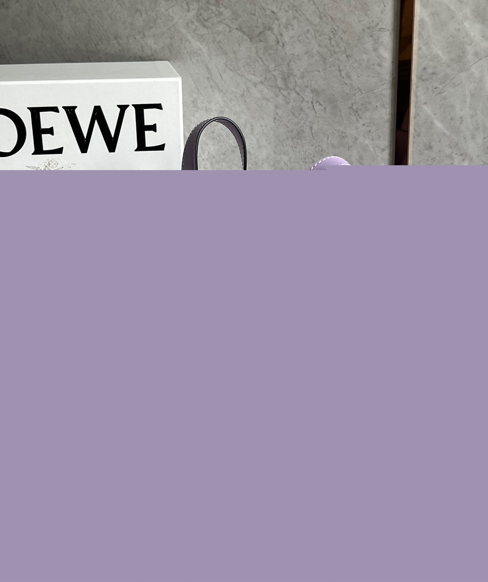 L0ew* compact hammock bag in light mauve grained calfskin