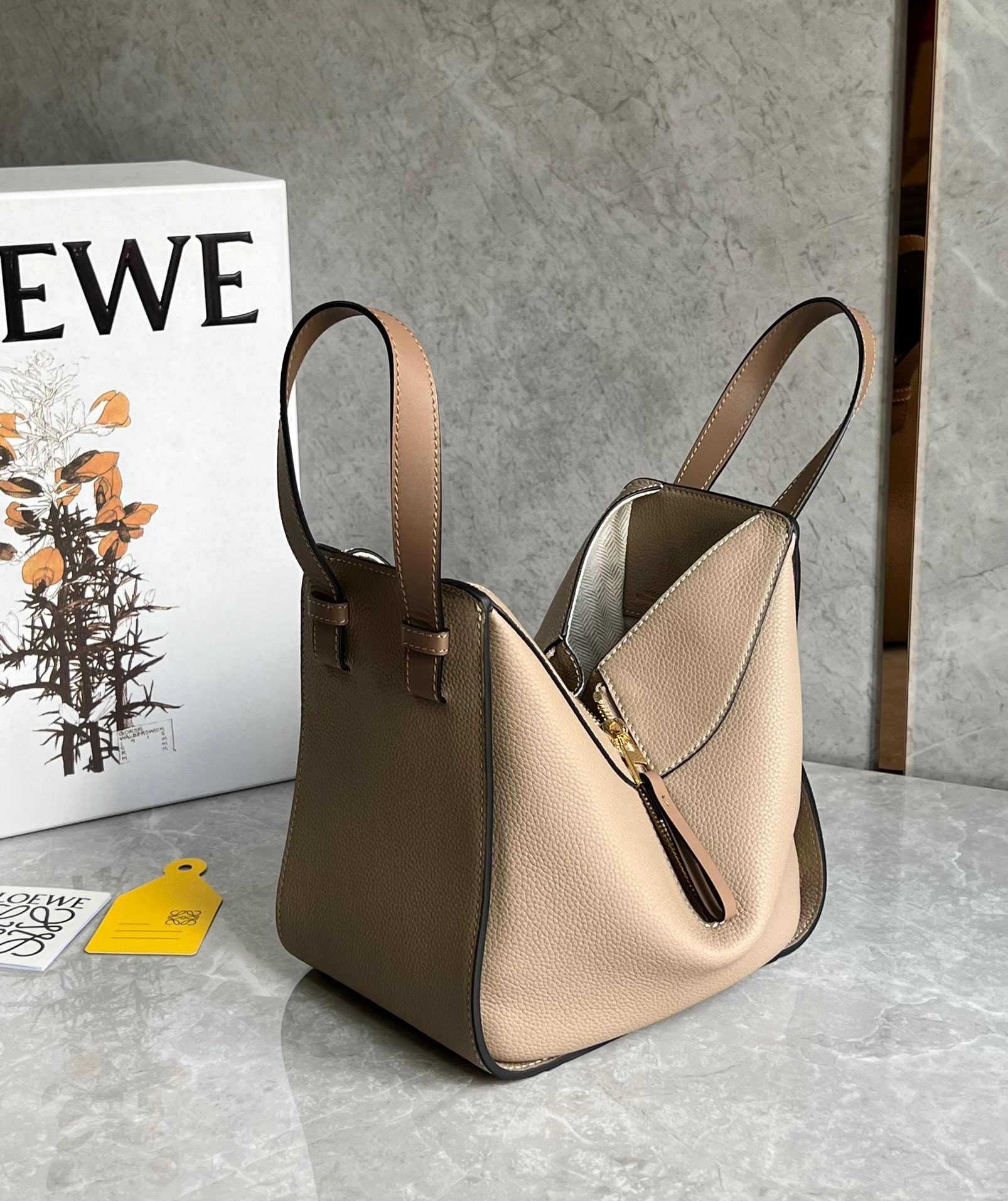 L0ew* compact hammock bag in sand grained calfskin