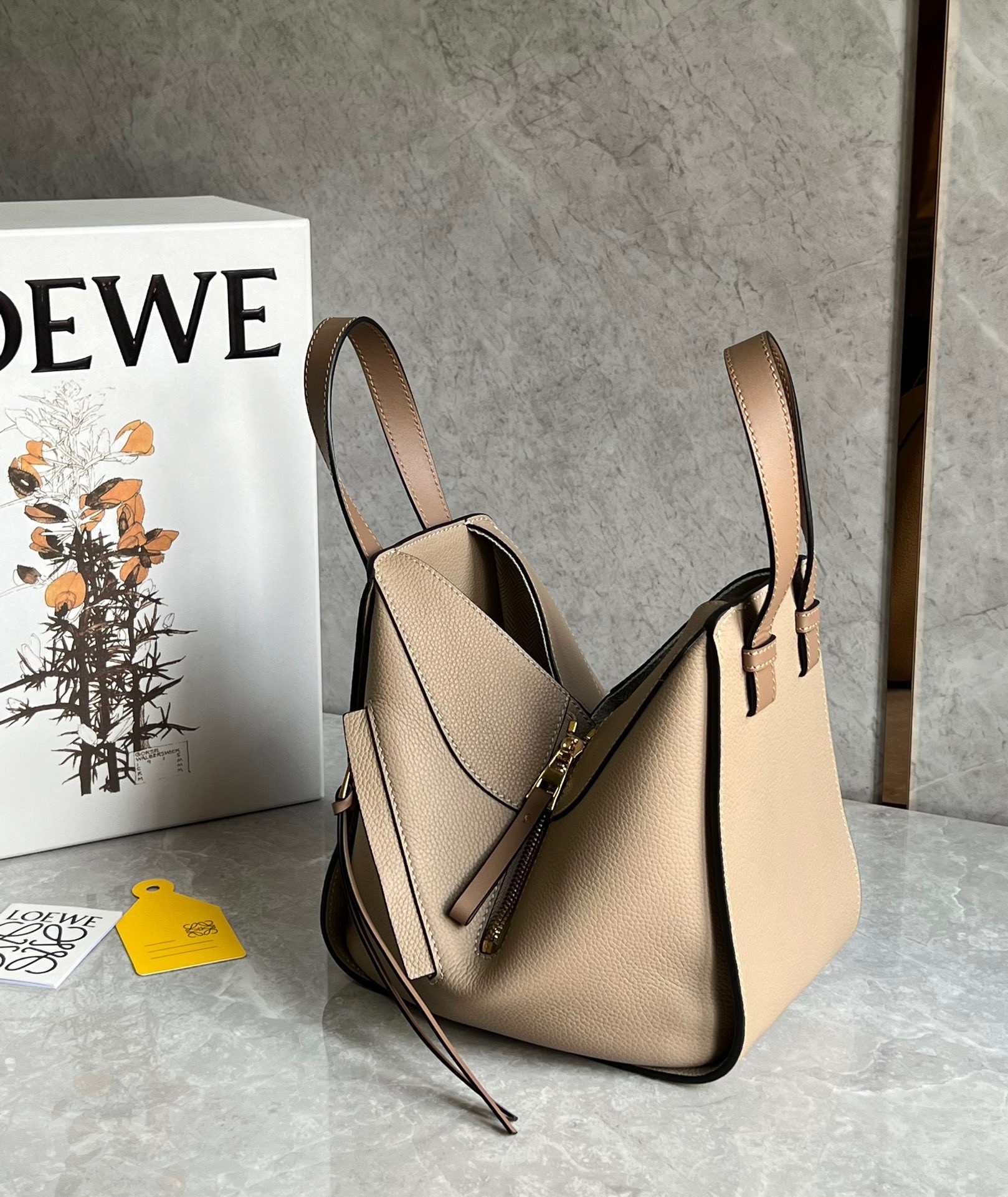 L0ew* compact hammock bag in sand grained calfskin