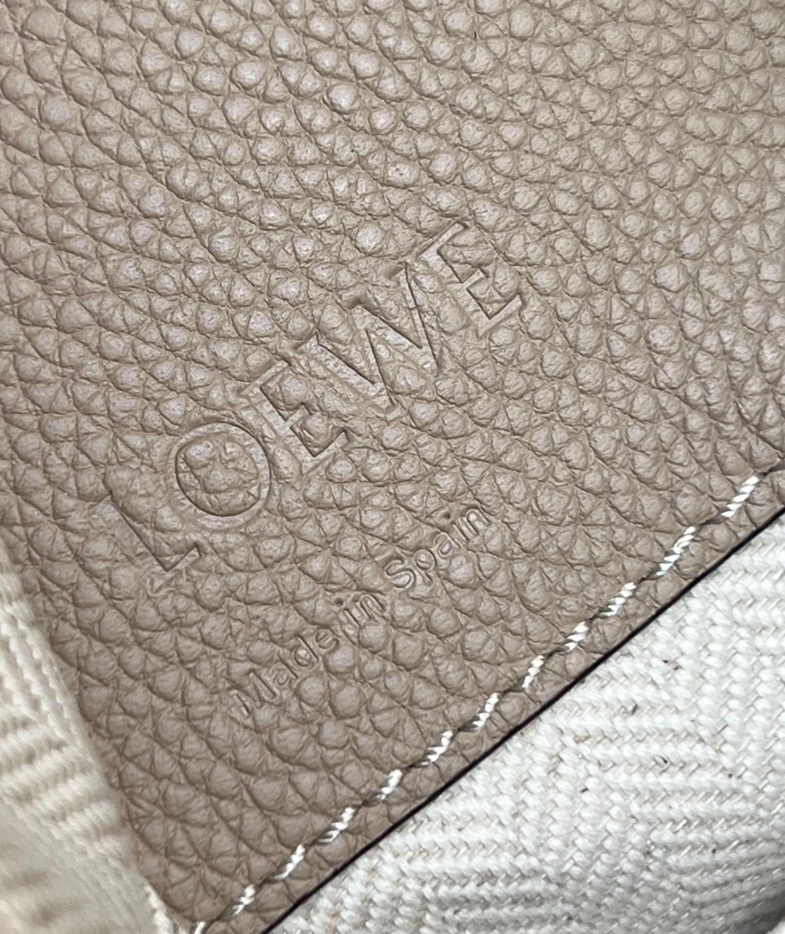 L0ew* compact hammock bag in sand grained calfskin