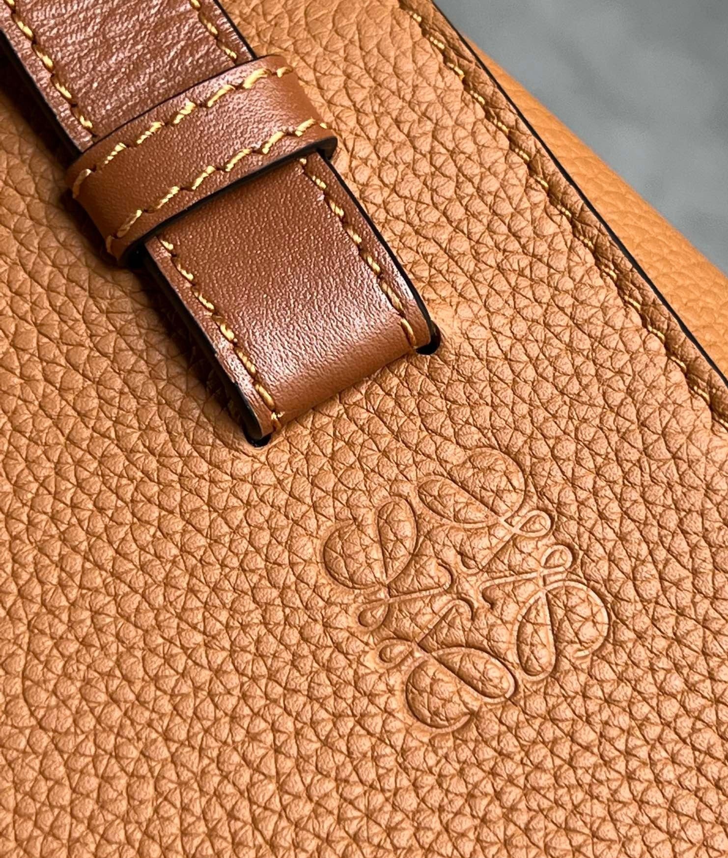 L0ew* compact hammock bag in light caramel grained calfskin
