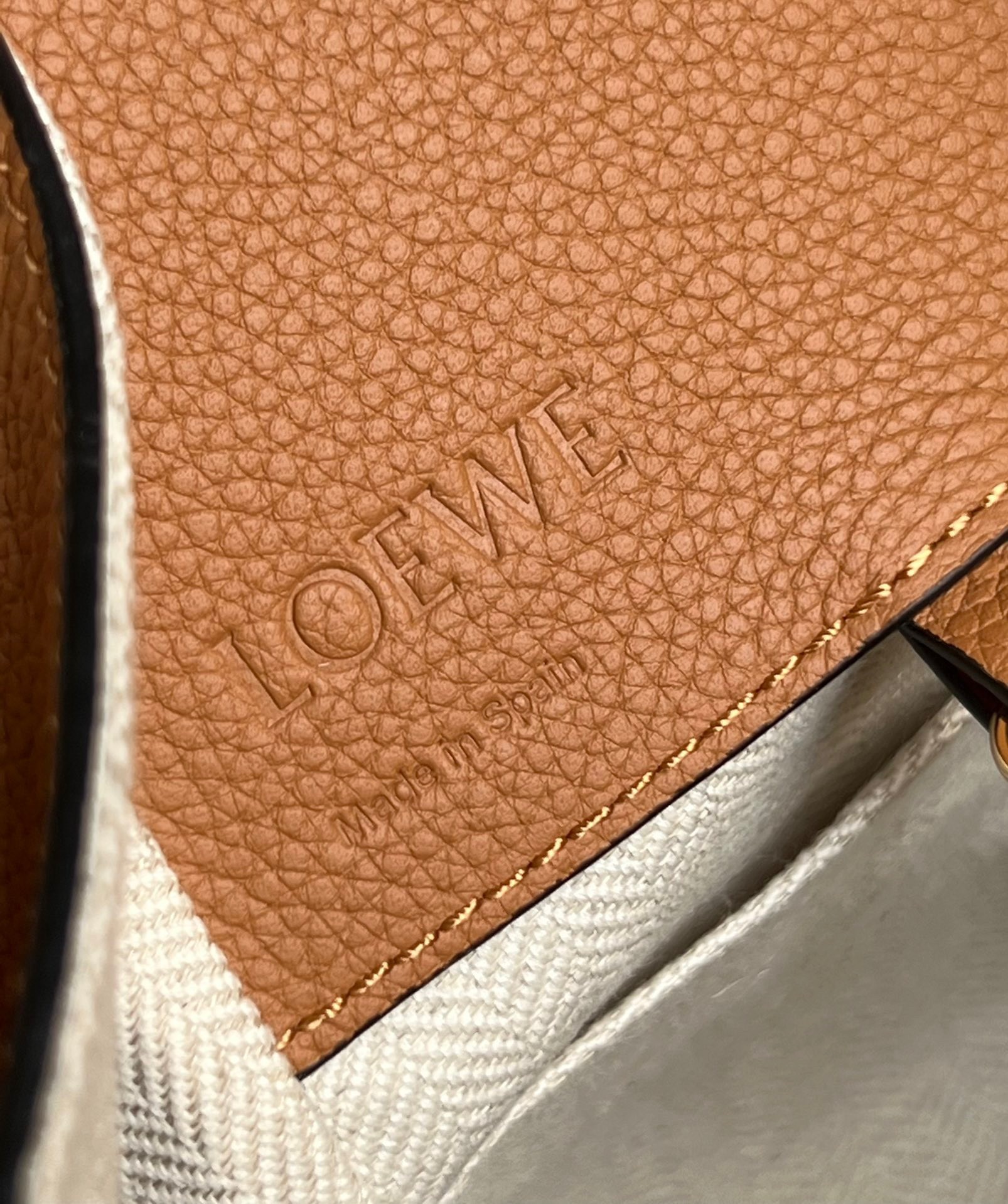 L0ew* compact hammock bag in light caramel grained calfskin