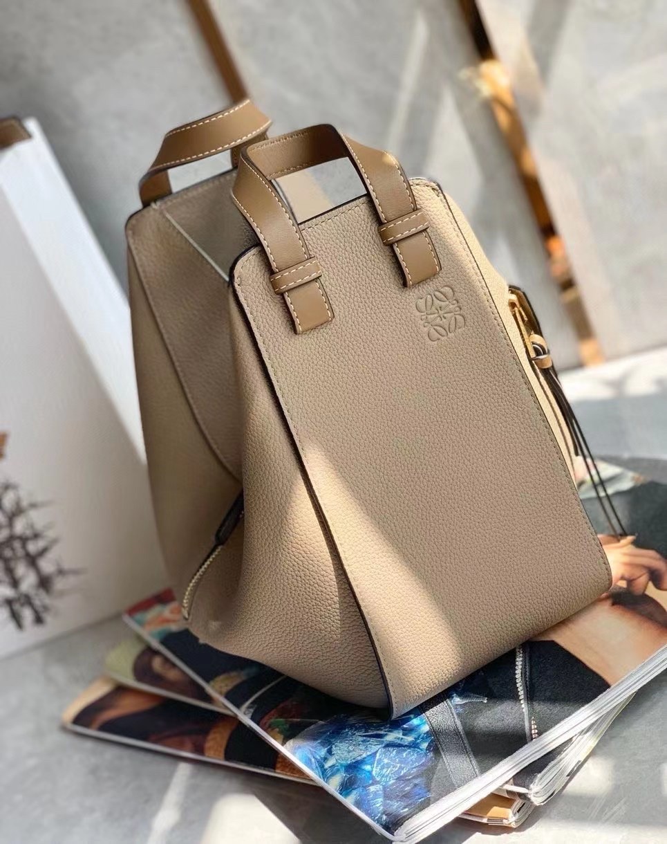 L0ew* hammock small bag in sand grained leather