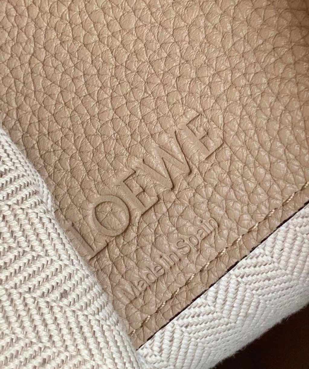 L0ew* hammock small bag in sand grained leather