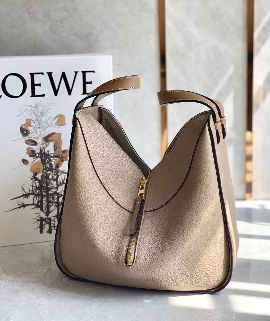 L0ew* hammock small bag in sand grained leather