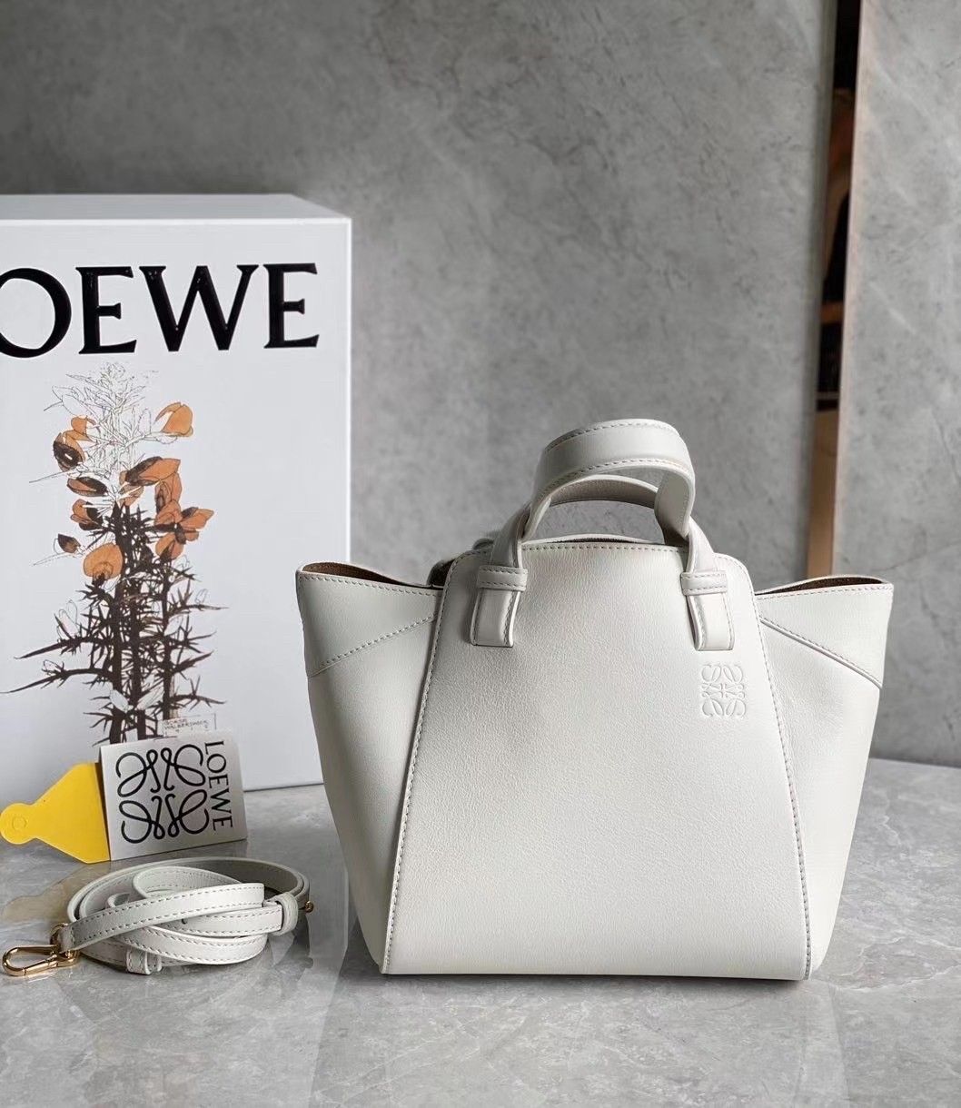 L0ew* hammock nugget bag in white calfskin
