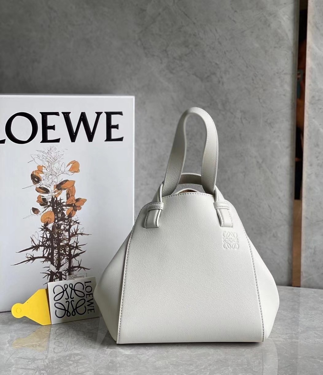L0ew* hammock nugget bag in white calfskin