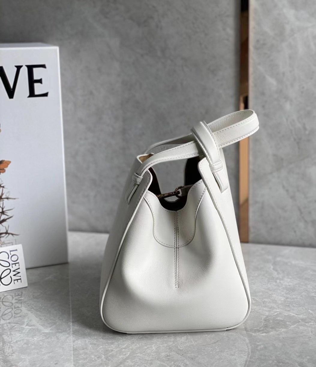 L0ew* hammock nugget bag in white calfskin