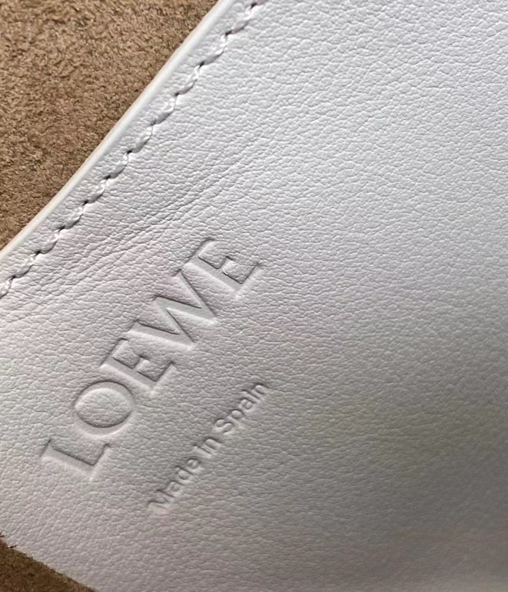L0ew* hammock nugget bag in white calfskin