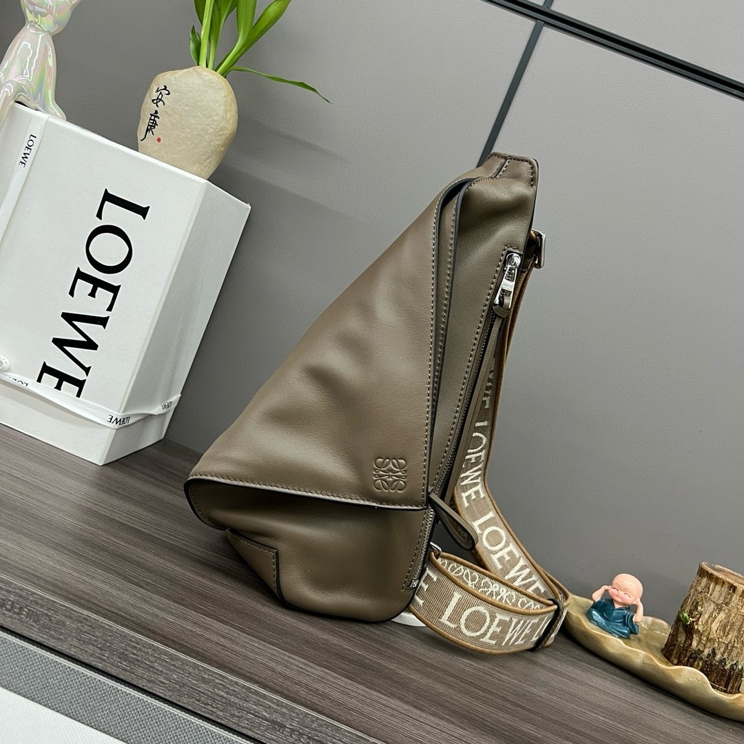 L0ew* anton sling bag in olive calfskin and jacquard