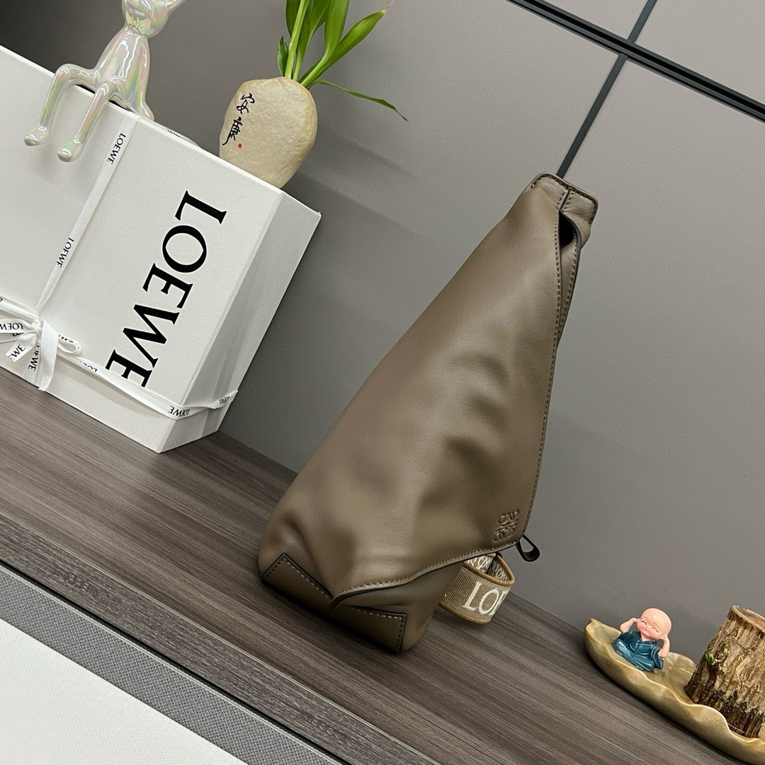 L0ew* anton sling bag in olive calfskin and jacquard