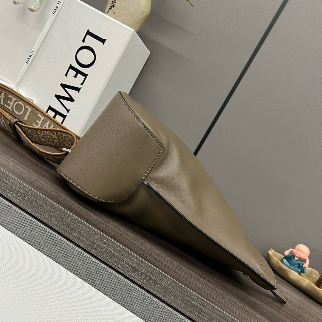 L0ew* anton sling bag in olive calfskin and jacquard