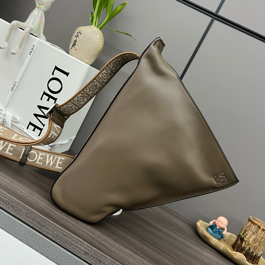 L0ew* anton sling bag in olive calfskin and jacquard