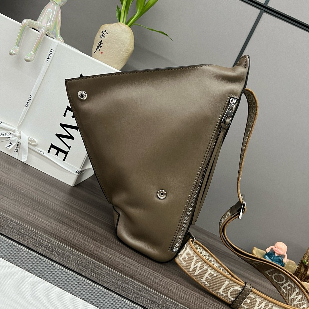 L0ew* anton sling bag in olive calfskin and jacquard
