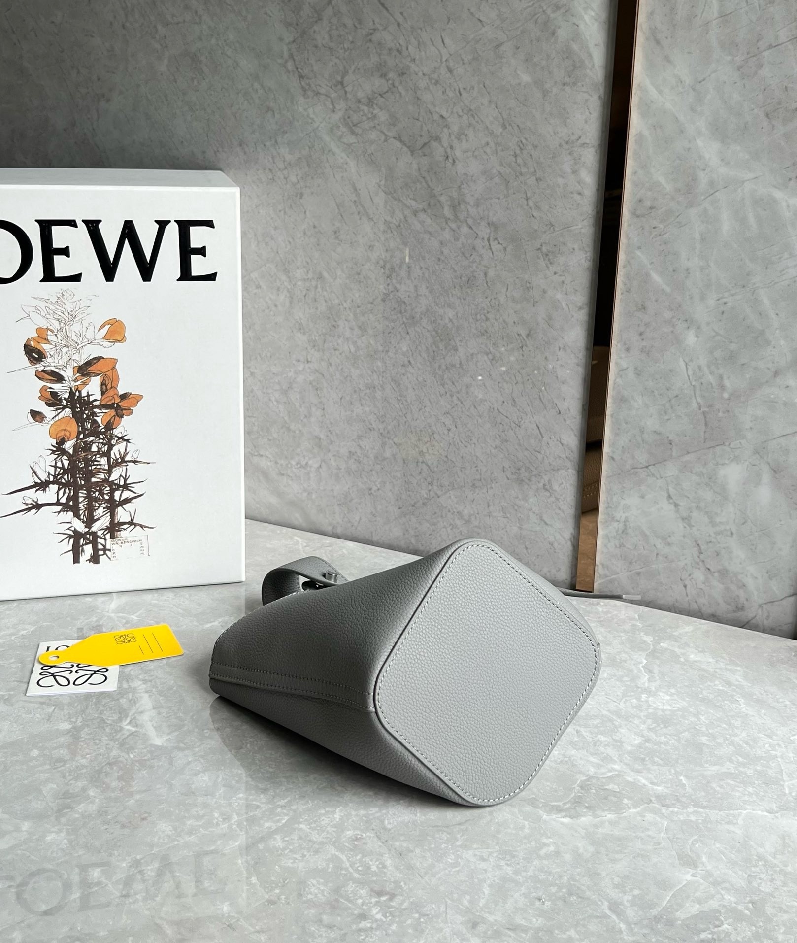 L0ew* mini pebble bucket bag in grey grained leather